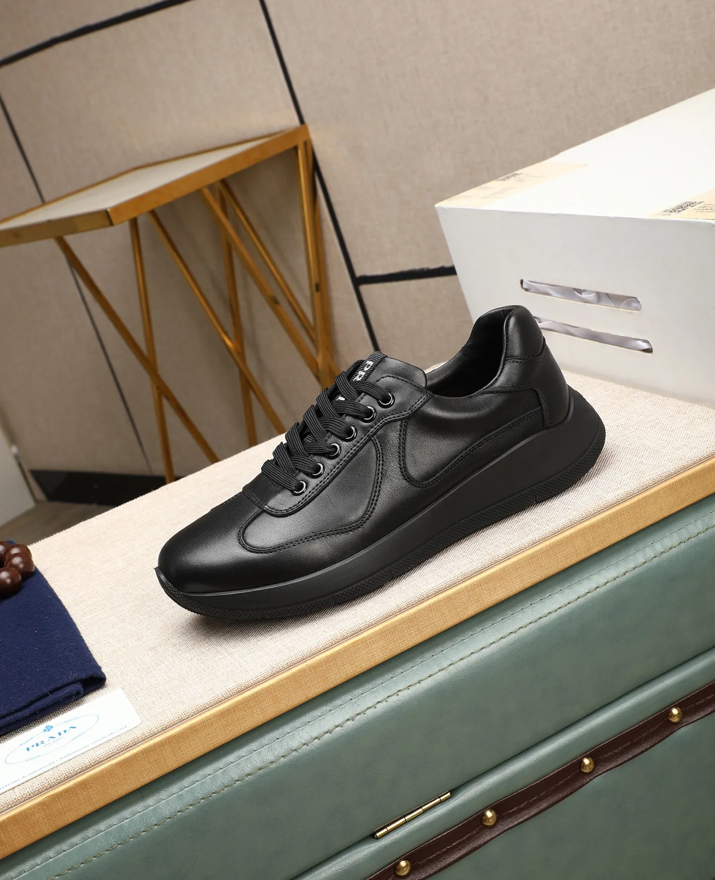 Men's shoes 💰600 Top quality New hot models on the official website, timeless for a century, 🆘 Trendy brand (Prada) mainly promotes hot models, avant-garde and versatile fashion men's shoes private version molding, cowhide surface splicing 1:1 oil edge treatment... fashionable and simple, original imported cowhide lining cowhide feet; the atmosphere and personality are more fashionable, eye-catching and pursuing class, it will subvert the old idea and be a must-have for fashion trendsetters with you! Must keep it for yourself! High-end comfort, high-end quality workmanship. Size: 38-44 Various colors available. full package